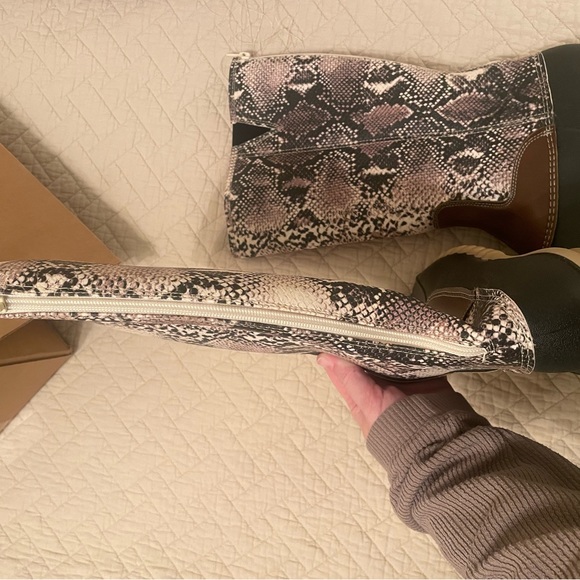 Snakeskin boots - Picture 2 of 2